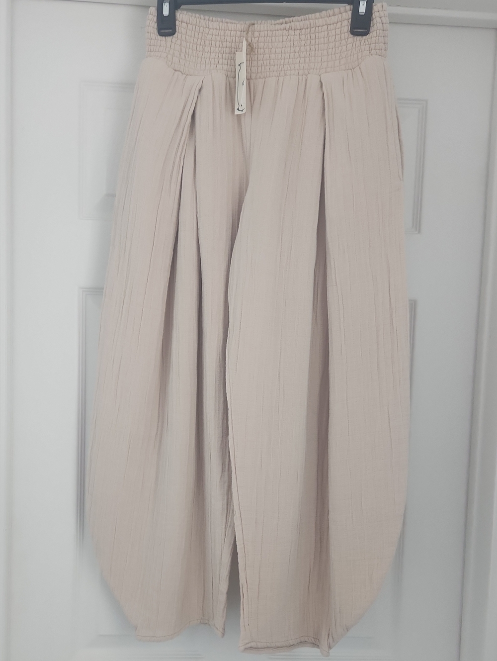 Easel Los Angeles 100 % Cotton Barrel Pants, Elastic Waist, Beige. S, NWT